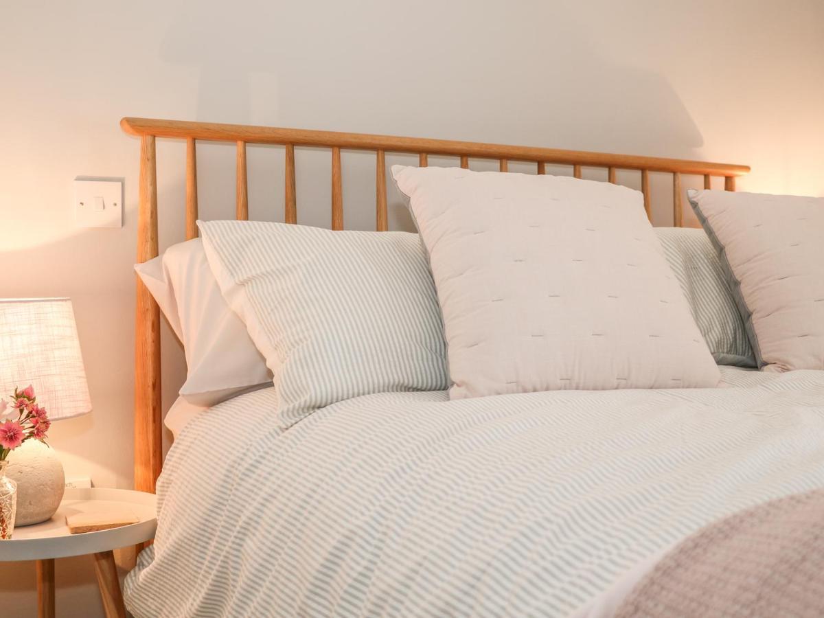The Compass Apartment Swanage Bagian luar foto