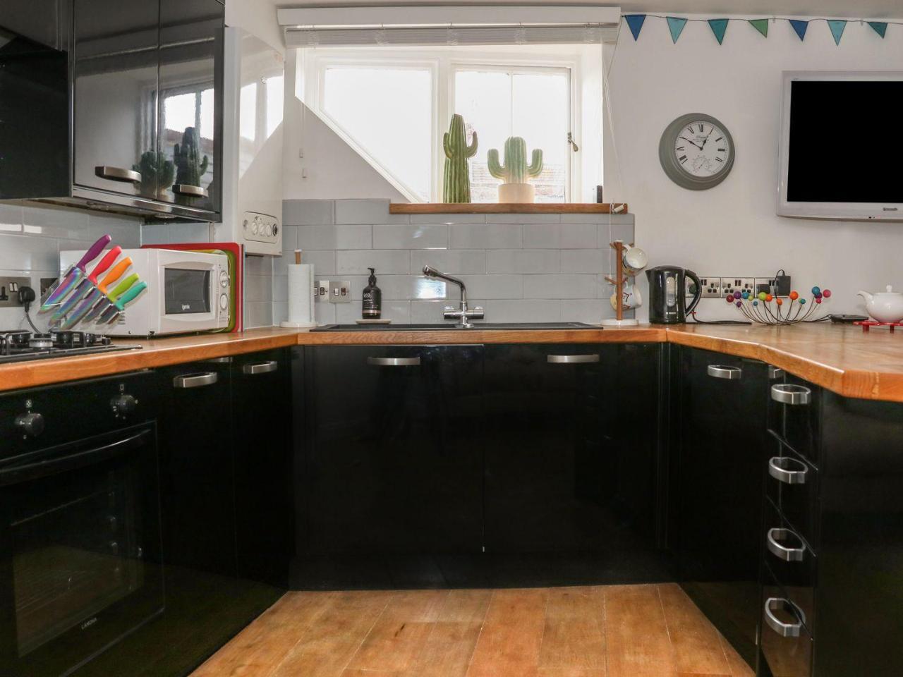 The Compass Apartment Swanage Bagian luar foto