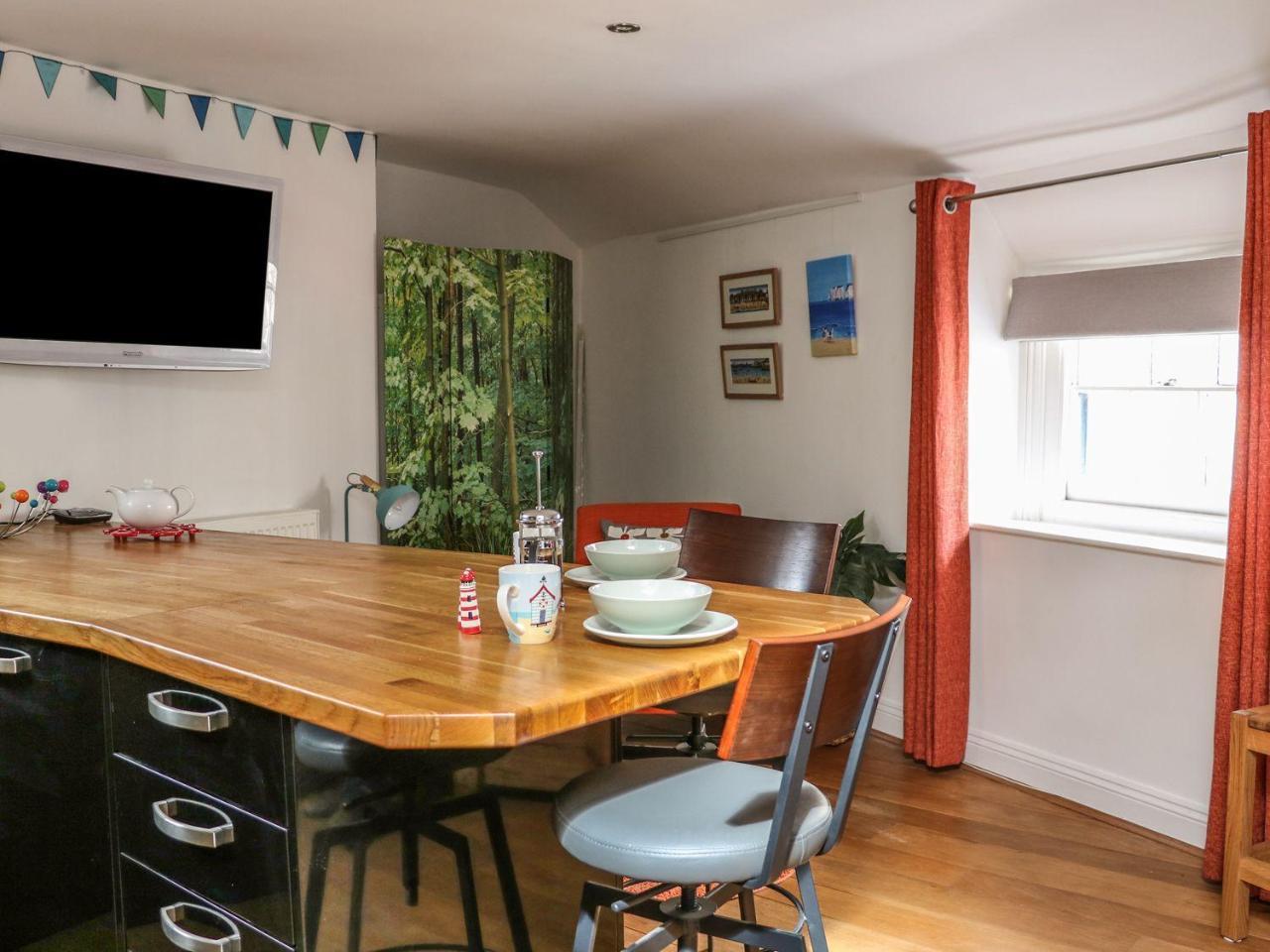 The Compass Apartment Swanage Bagian luar foto